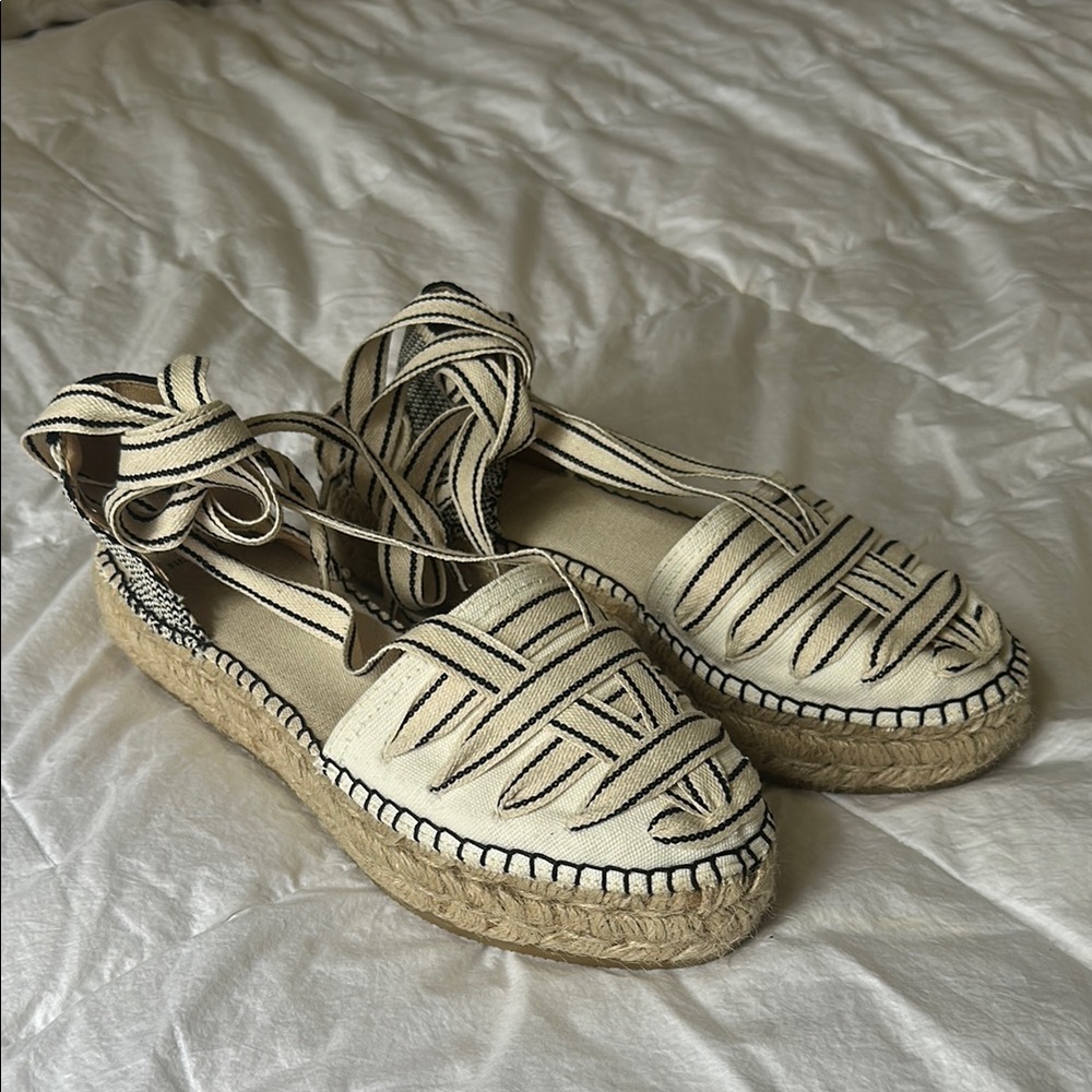 Toni Pons Size 39 Women’s Cream Canvas Espadrille Lace-Up Flats - worn twice!